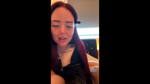 Snapshot of marinebelle11 chatting on 06.10.26 marinebelle11 online show from 06.10.26