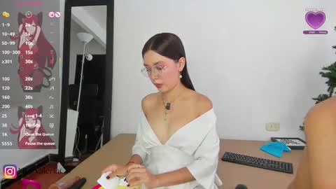 Snapshot of marioandmia chatting on 10.12.25 marioandmia online show from 10.12.25