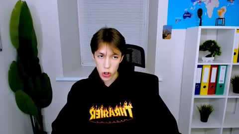 Snapshot of mark_branston chatting on 10.05.25 Mark online show from 10.05.25