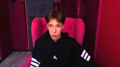 Snapshot of mark_branston chatting on 10.20.25 Mark online show from 10.20.25