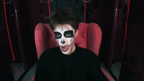 Snapshot of mark_branston chatting on 10.31.25 Mark online show from 10.31.25