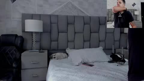 Snapshot of markandphilip chatting on 10.29.25 markandphilip online show from 10.29.25