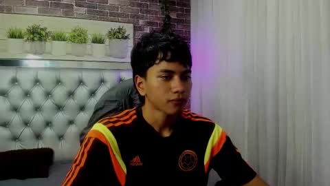 Snapshot of markbowie chatting on 09.25.25 markbowie online show from 09.25.25