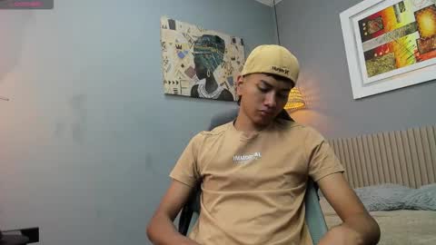 Snapshot of markbowie chatting on 10.07.25 markbowie online show from 10.07.25