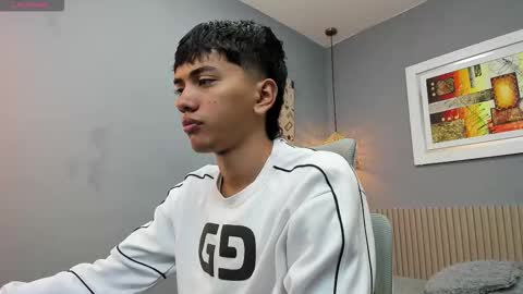 Snapshot of markbowie chatting on 10.08.25 markbowie online show from 10.08.25