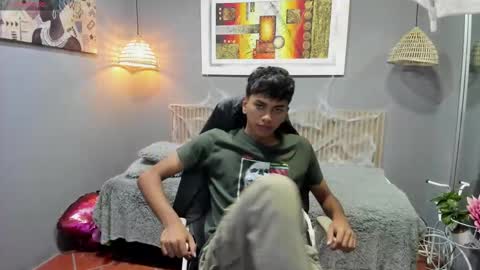 Snapshot of markbowie chatting on 10.15.25 markbowie online show from 10.15.25