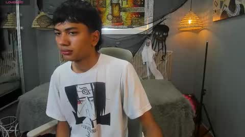 Snapshot of markbowie chatting on 10.19.25 markbowie online show from 10.19.25