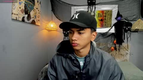 Snapshot of markbowie chatting on 10.21.25 markbowie online show from 10.21.25