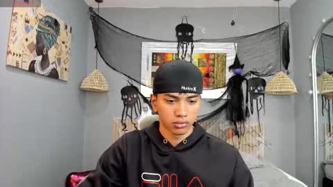 Snapshot of markbowie chatting on 10.22.25 markbowie online show from 10.22.25