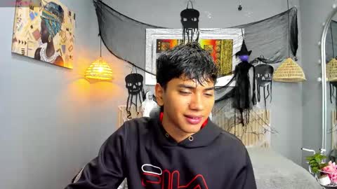 Snapshot of markbowie chatting on 10.26.25 markbowie online show from 10.26.25