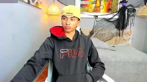 Snapshot of markbowie chatting on 10.29.25 markbowie online show from 10.29.25