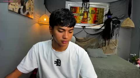 Snapshot of markbowie chatting on 10.31.25 markbowie online show from 10.31.25