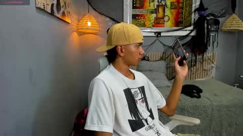 Snapshot of markbowie chatting on 11.01.25 markbowie online show from 11.01.25