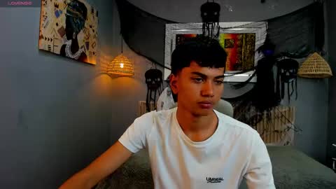 Snapshot of markbowie chatting on 11.04.25 markbowie online show from 11.04.25