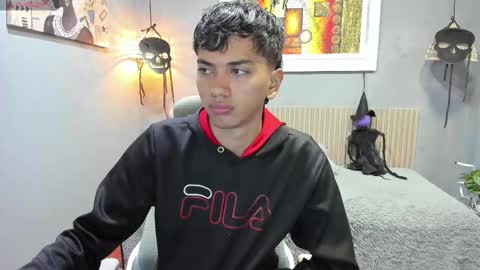 Snapshot of markbowie chatting on 11.05.25 markbowie online show from 11.05.25