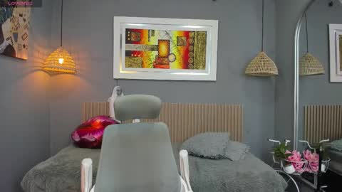 Snapshot of markbowie chatting on 11.07.25 markbowie online show from 11.07.25