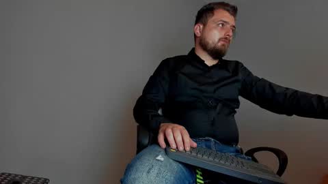 Snapshot of markwaynescr chatting on 11.11.25 MARK online show from 11.11.25