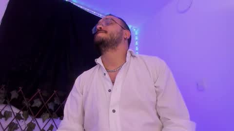 Snapshot of markwolfe1 chatting on 10.28.25 Mark  online show from 10.28.25