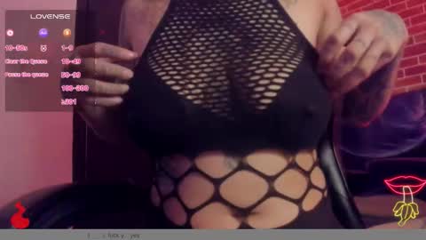 Snapshot of marllena chatting on 10.08.25 mar online show from 10.08.25