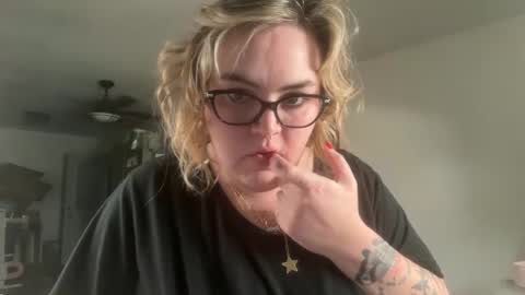 Snapshot of maroon_moon chatting on 09.20.25 maroon_moon online show from 09.20.25