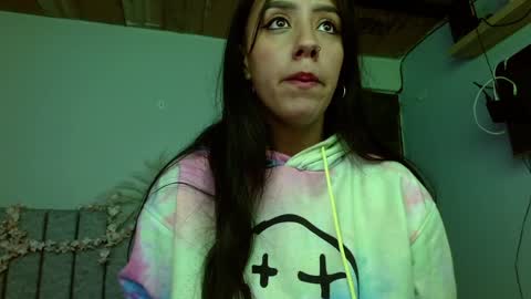 Snapshot of maroval2 chatting on 01.04.25 maroval online show from 01.04.25