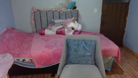 Snapshot of maroval2 chatting on 02.23.25 maroval online show from 02.23.25