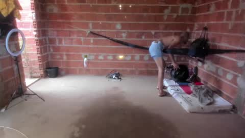 MAX online show from 01.04.25