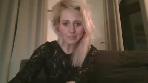 Snapshot of marrygorund chatting on 01.23.25 MaryGoRound online show from 01.23.25