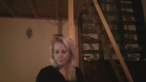 Snapshot of marrygorund chatting on 01.26.25 MaryGoRound online show from 01.26.25