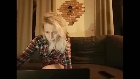 Snapshot of marrygorund chatting on 02.05.25 MaryGoRound online show from 02.05.25