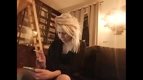 Snapshot of marrygorund chatting on 02.08.25 MaryGoRound online show from 02.08.25