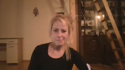 Snapshot of marrygorund chatting on 03.01.25 MaryGoRound online show from 03.01.25