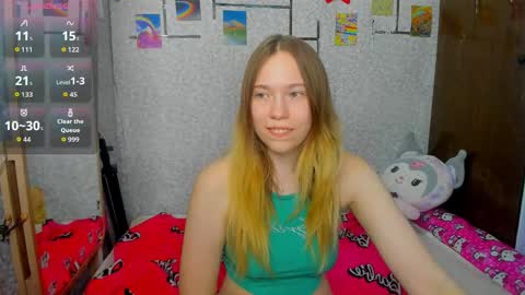 Snapshot of marryjanes chatting on 09.30.25 marryjanes online show from 09.30.25