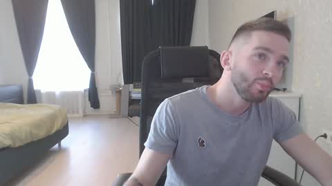 Snapshot of marselle_looker chatting on 02.07.25 Marselle online show from 02.07.25