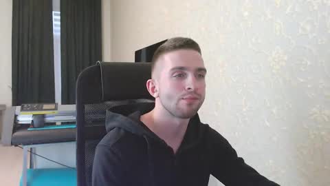 Snapshot of marselle_looker chatting on 03.12.25 Marselle online show from 03.12.25