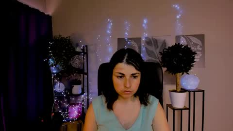Snapshot of martaedams chatting on 05.18.26 martaedams online show from 05.18.26