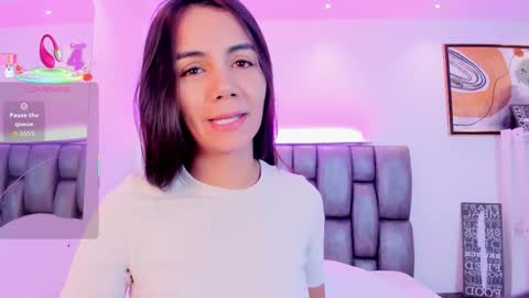 Snapshot of martina_mancinii chatting on 10.18.25 Martina online show from 10.18.25