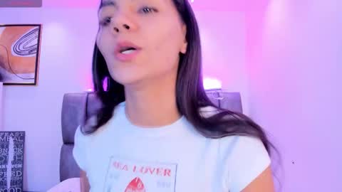 Snapshot of martina_mancinii chatting on 10.24.25 Martina online show from 10.24.25