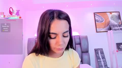 Snapshot of martina_mancinii chatting on 10.31.25 Martina online show from 10.31.25