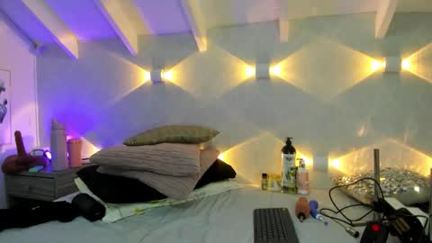 martina mIIler online show from 03.24.26