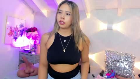 martina mIIler online show from 04.17.26