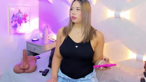 Snapshot of martina_miiller chatting on 04.28.26 martina mIIler online show from 04.28.26