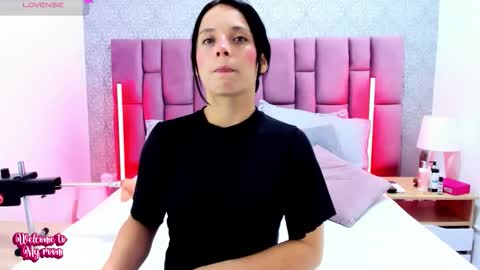 Snapshot of martinarizzi chatting on 10.29.25 martina rizzi online show from 10.29.25