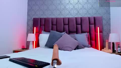 Snapshot of martinarizzi chatting on 10.30.25 martina rizzi online show from 10.30.25