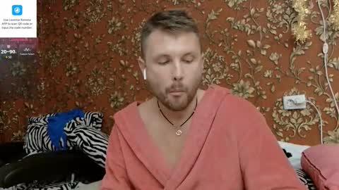 Snapshot of martinbrux chatting on 10.12.25 martinbrux online show from 10.12.25