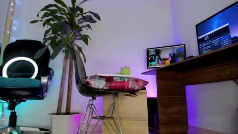 Wendy Independent model  online show from 01.24.25