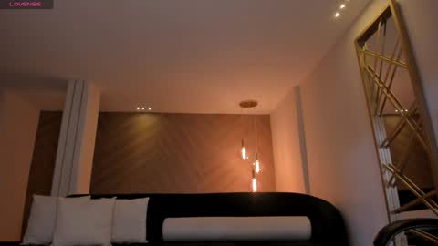 Snapshot of martinnabonnet chatting on 12.18.24 Martinna Bonnet online show from 12.18.24