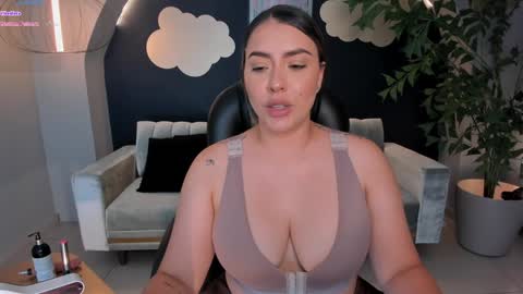 Snapshot of martinnabonnet chatting on 02.08.25 Martinna Bonnet online show from 02.08.25