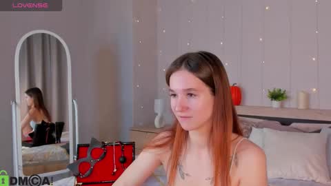 Snapshot of mary_cartar chatting on 11.02.25 Eva online show from 11.02.25