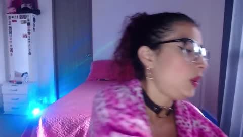 Snapshot of mary_jane1_ chatting on 10.06.25 mary online show from 10.06.25